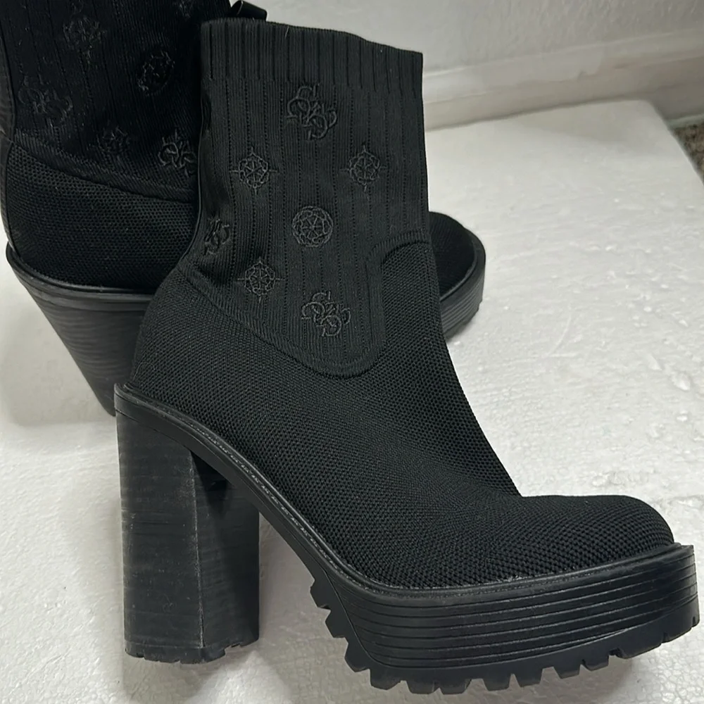 Guess klynne black lug sole chunky heels strechy y2K style boots size 8